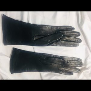 Bergdorf Goodman 6 1/2” leather gloves